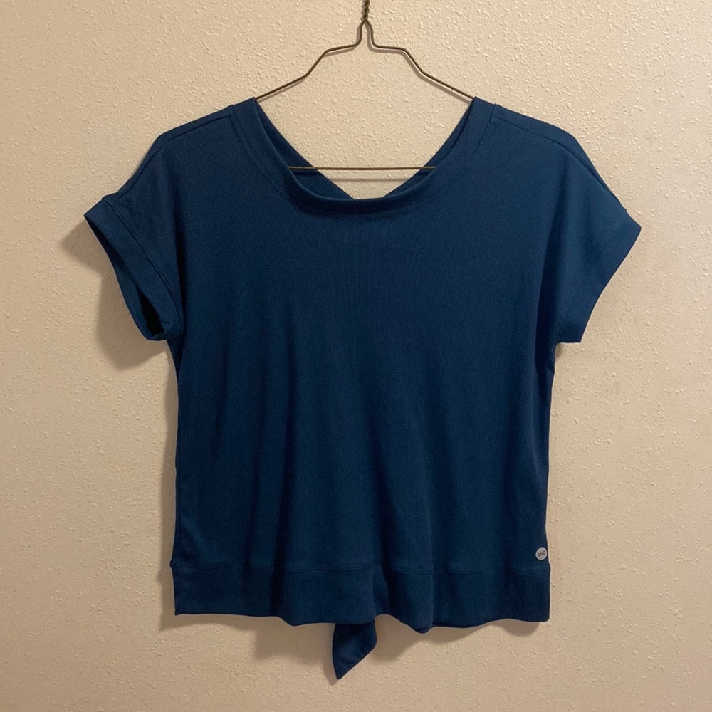 Womens size small shirt. Dip.